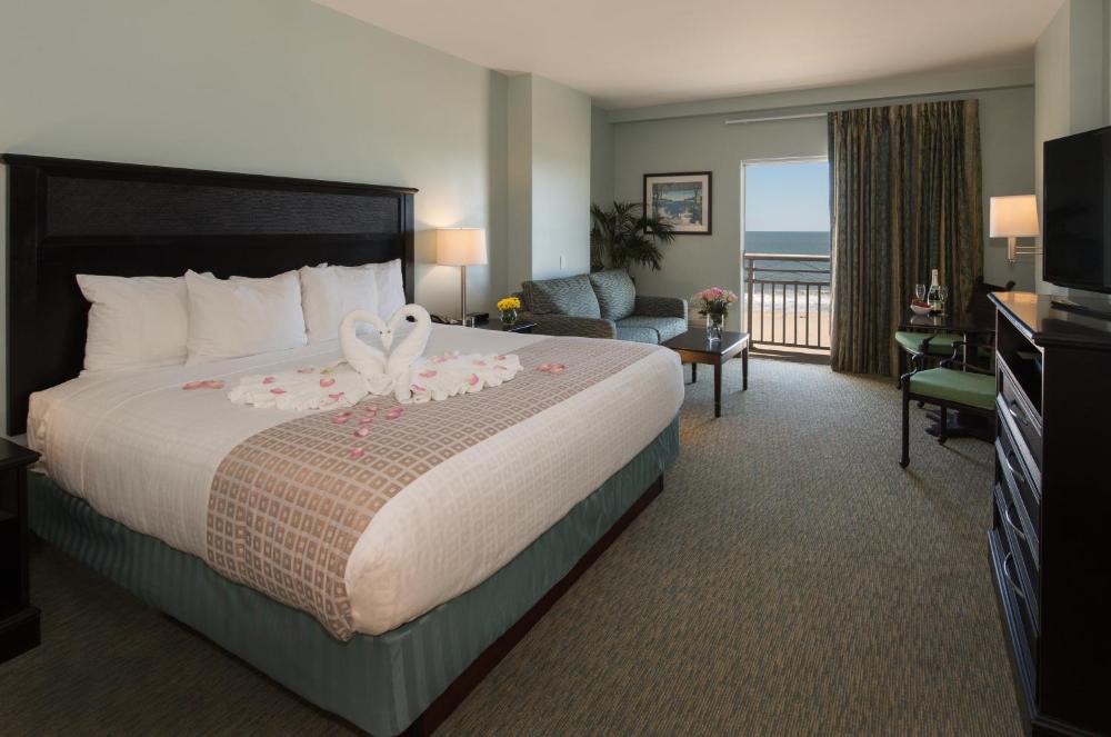 Ocean Front One King Bed interior