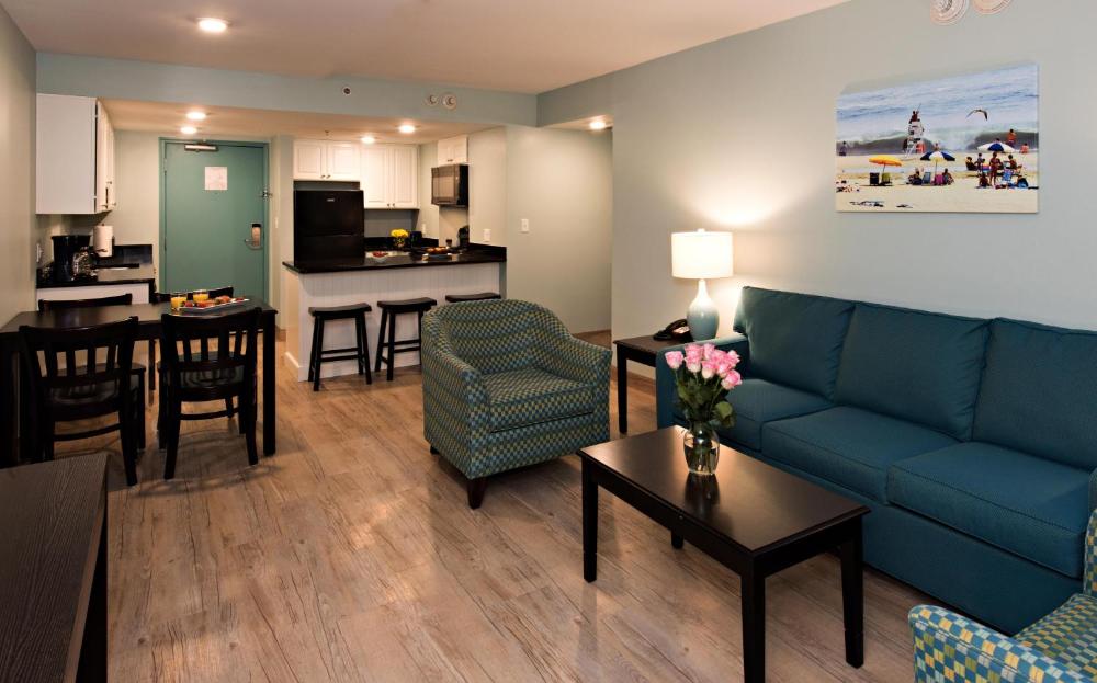 Bay View, 2 Queen Beds, Suite, S-Sofa, Accessible interior